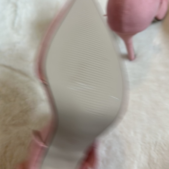 Pink heels with bow - Picture 3 of 3
